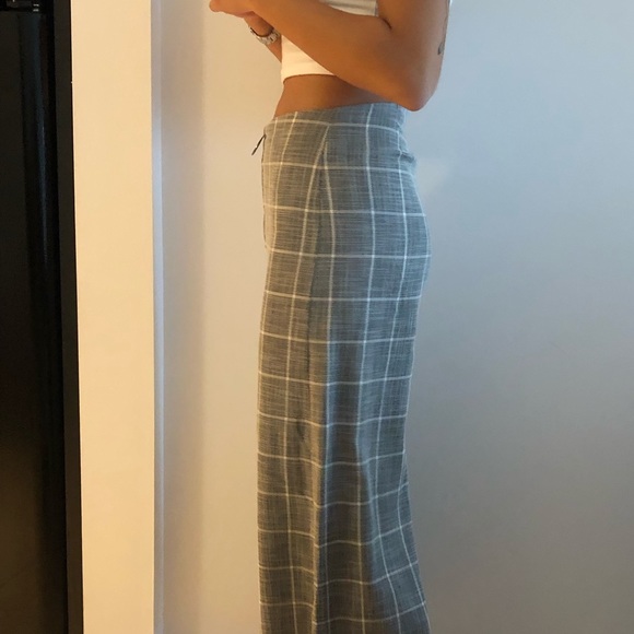 Plaid trousers with zipper. - Picture 2 of 2